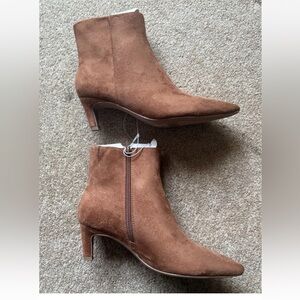 Universal Thread Taylor Ankle Suede Boots Size 8.5